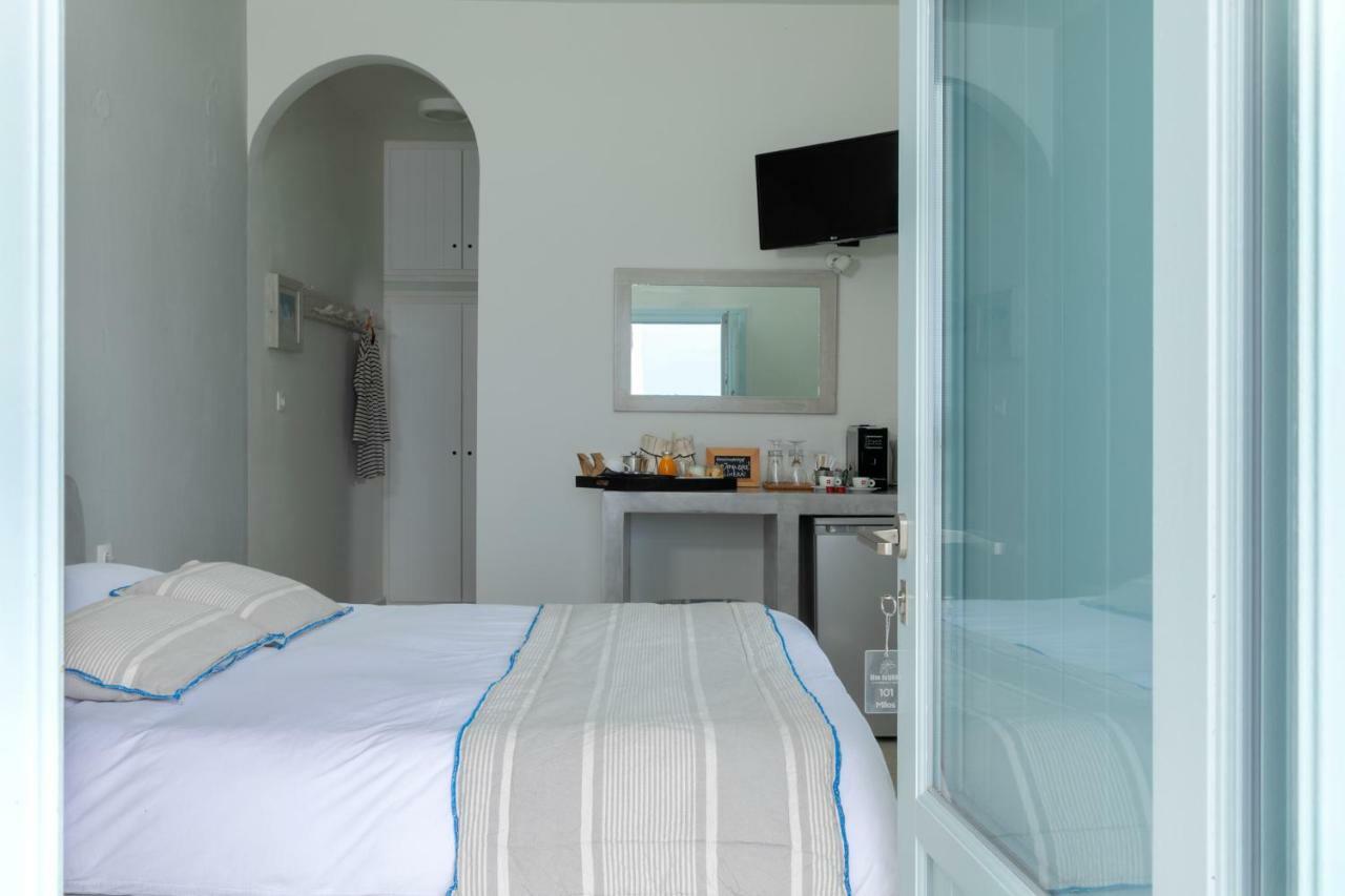 Blue Dolphins Apartments Фиростефани Экстерьер фото